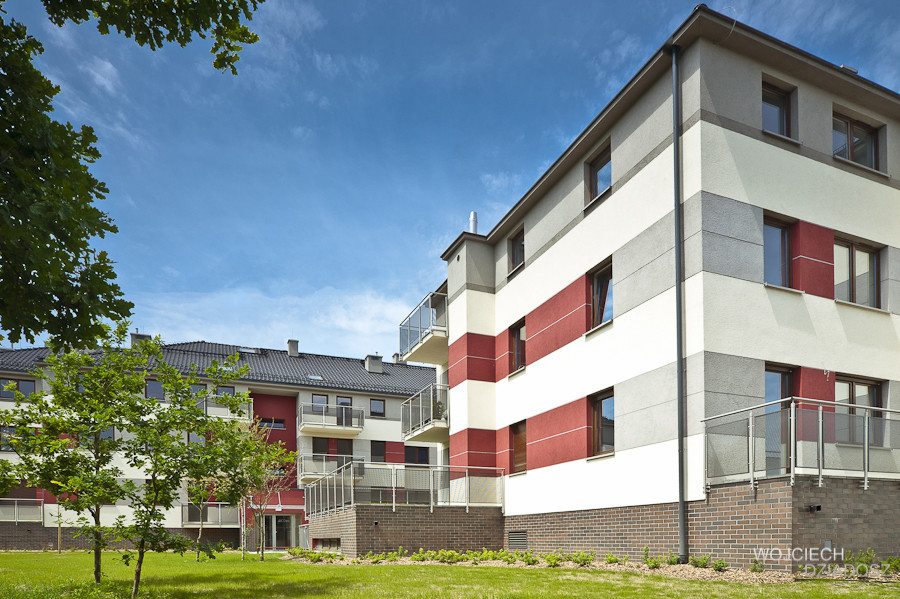 Fotografia architektury wykonana z boku.