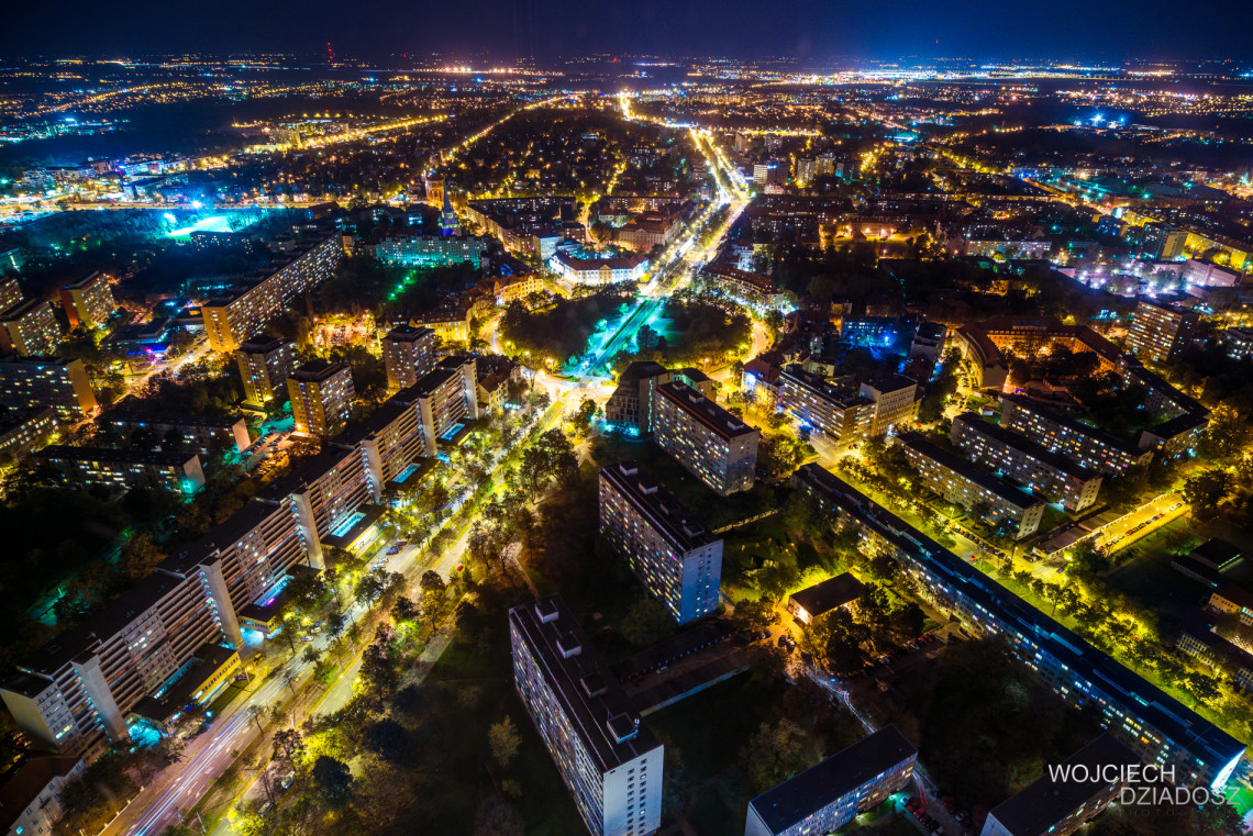 Wrocław nocą - lot ptaka.