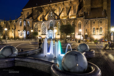 Fotografia architektury fontanny w Wrocławiu.
