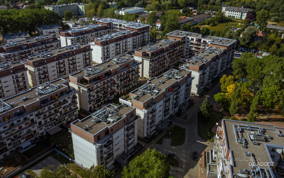 Fotografia lotnicza osiedla w Krakowie.